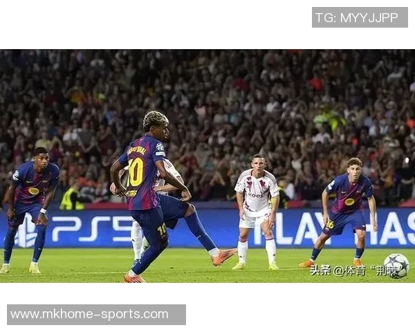 中超焦点战曼联与巴萨激战成平争议判罚引发全场热议